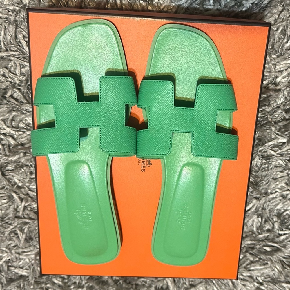 Hermes Oran Sandals vert pomme
